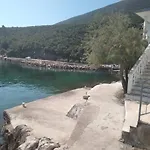 By The Sea Cove Vela Prapratna * Oskorusno