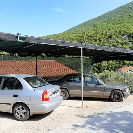 By The Sea Cove Vela Prapratna Oskorusno