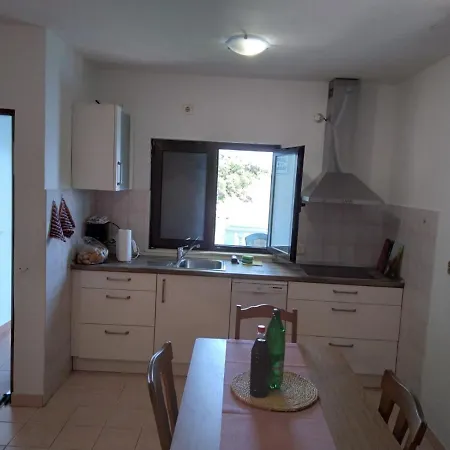 By The Sea Cove Vela Prapratna * Oskorusno