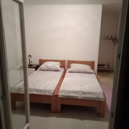 By The Sea Cove Vela Prapratna * Oskorusno