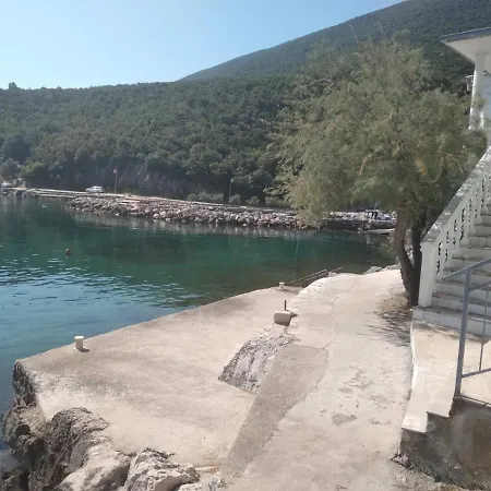 By The Sea Cove Vela Prapratna * Oskorušno