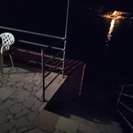 Apartman By The Sea Cove Vela Prapratna