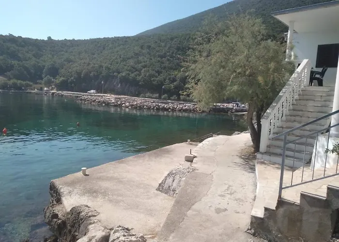 By The Sea Cove Vela Prapratna * Oskorusno