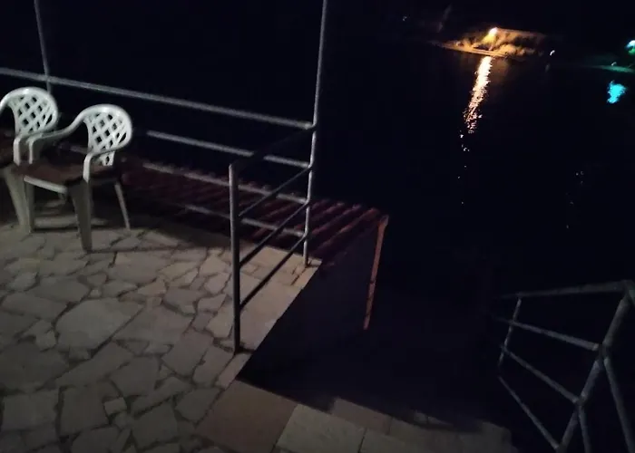 Διαμέρισμα By The Sea Cove Vela Prapratna