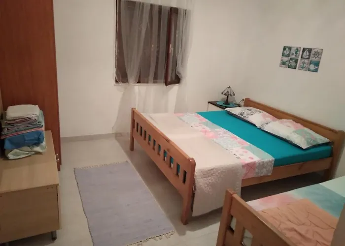 Διαμέρισμα By The Sea Cove Vela Prapratna *