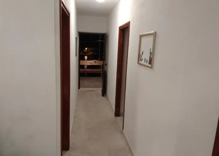 Διαμέρισμα By The Sea Cove Vela Prapratna *