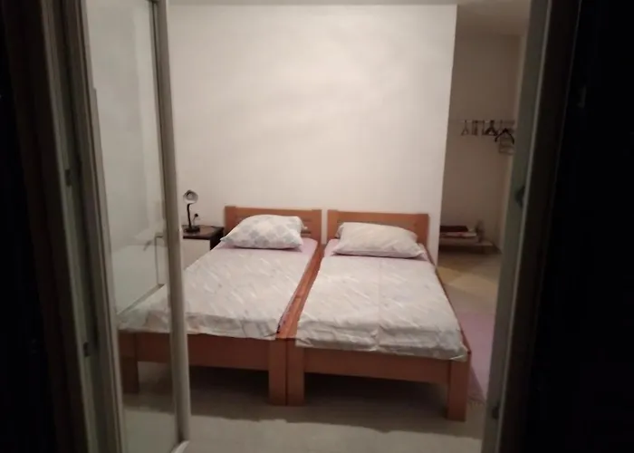 By The Sea Cove Vela Prapratna * Oskorusno